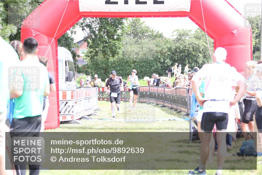 21.06.2026 - 29. Vierlanden-Triathlon Andreas Tolksdorf http://msf.ph/oto/9892639 21.06.2026 13:47:34 Ziel 669, 833, 1065, 669, 833, 1065 meine-sportfotos.de