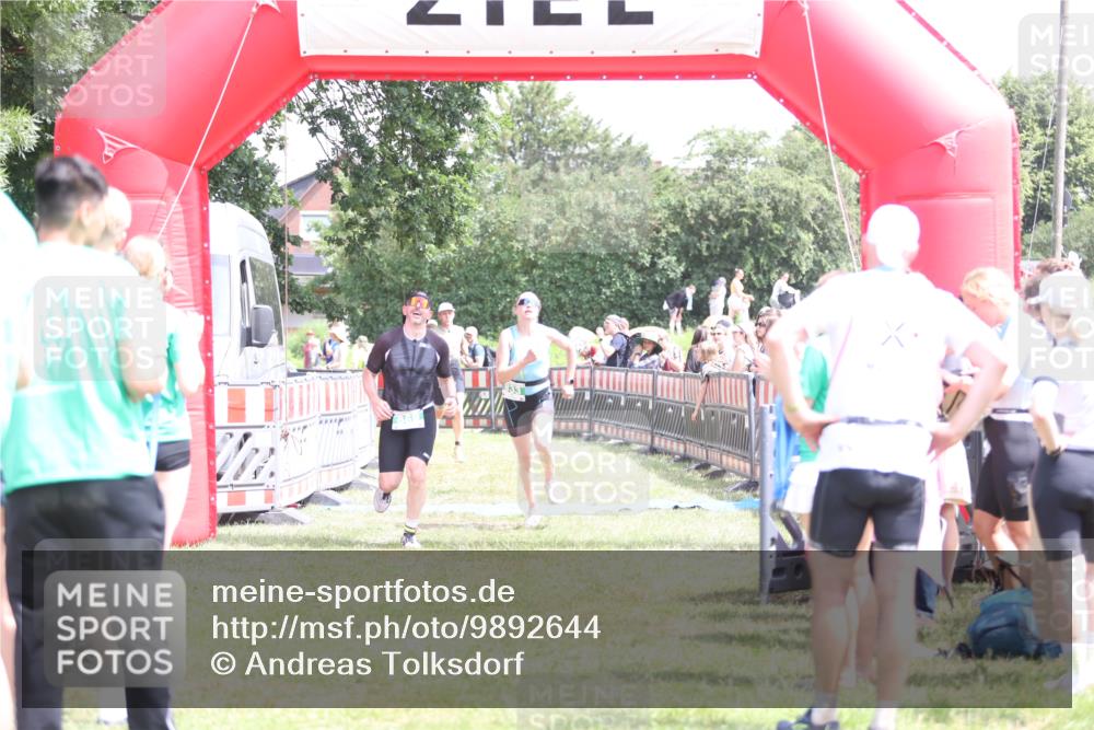21.06.2026 - 29. Vierlanden-Triathlon Andreas Tolksdorf http://msf.ph/oto/9892644 21.06.2026 13:47:35 Ziel 669, 833, 1065, 669, 833, 1065 meine-sportfotos.de