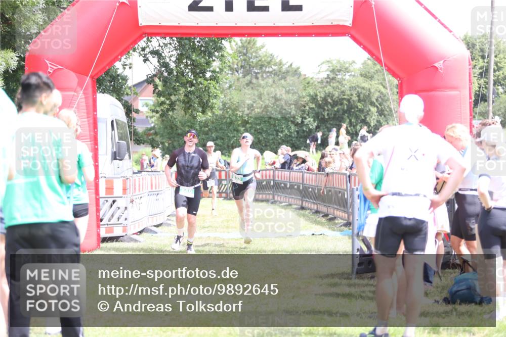 21.06.2026 - 29. Vierlanden-Triathlon Andreas Tolksdorf http://msf.ph/oto/9892645 21.06.2026 13:47:35 Ziel 669, 833, 1065, 669, 833, 1065 meine-sportfotos.de