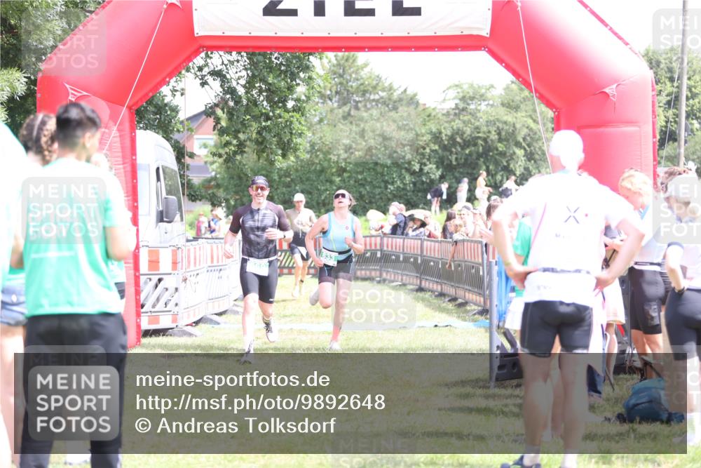 21.06.2026 - 29. Vierlanden-Triathlon Andreas Tolksdorf http://msf.ph/oto/9892648 21.06.2026 13:47:35 Ziel 669, 833, 1065, 669, 833, 1065 meine-sportfotos.de