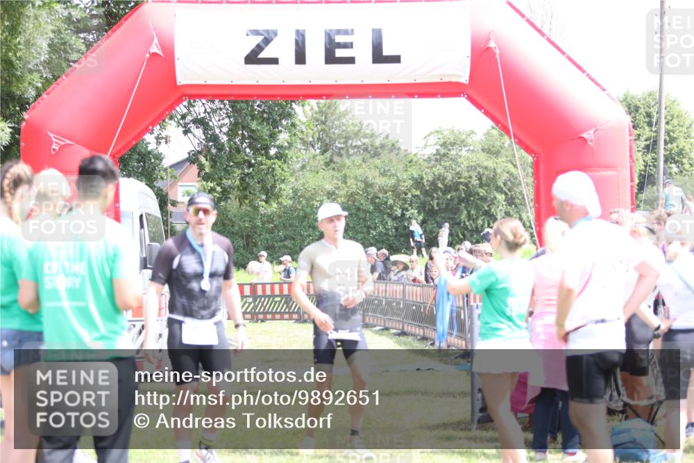 21.06.2026 - 29. Vierlanden-Triathlon Andreas Tolksdorf http://msf.ph/oto/9892651 21.06.2026 13:47:39 Ziel 669, 833, 1065, 669, 833, 1065 meine-sportfotos.de