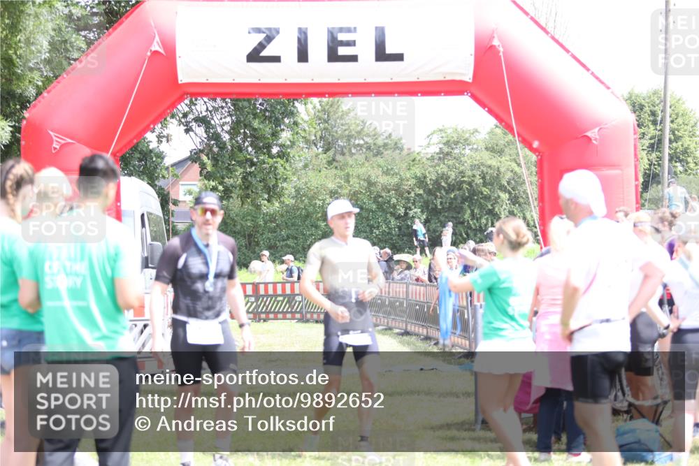 21.06.2026 - 29. Vierlanden-Triathlon Andreas Tolksdorf http://msf.ph/oto/9892652 21.06.2026 13:47:39 Ziel 669, 833, 1065, 669, 833, 1065 meine-sportfotos.de