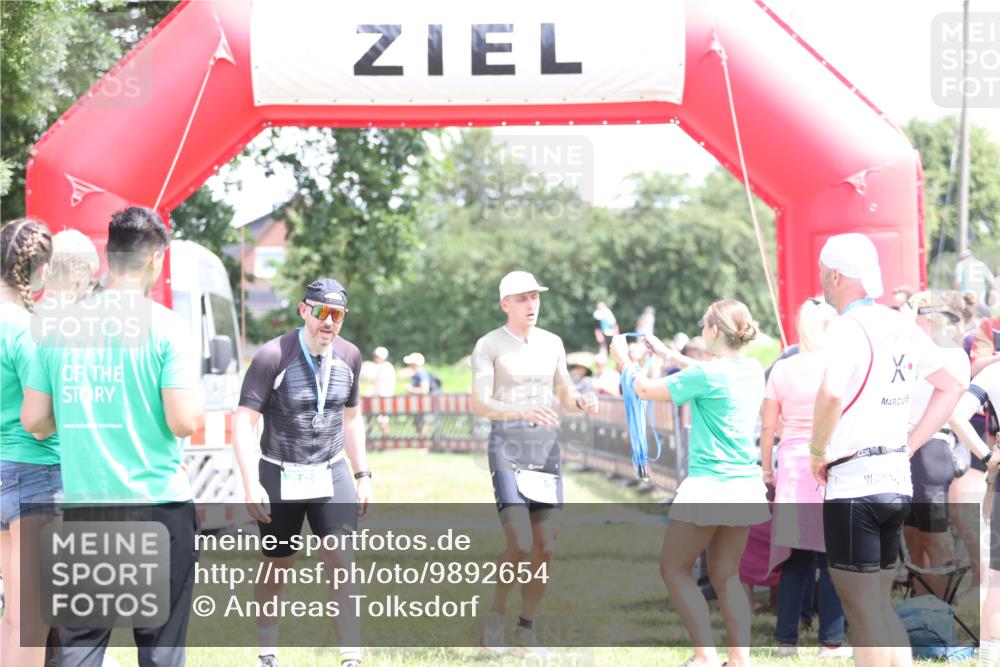21.06.2026 - 29. Vierlanden-Triathlon Andreas Tolksdorf http://msf.ph/oto/9892654 21.06.2026 13:47:39 Ziel 669, 833, 1065, 669, 833, 1065 meine-sportfotos.de