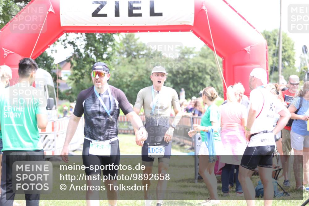 21.06.2026 - 29. Vierlanden-Triathlon Andreas Tolksdorf http://msf.ph/oto/9892658 21.06.2026 13:47:41 Ziel 833, 1065, 833, 1065 meine-sportfotos.de