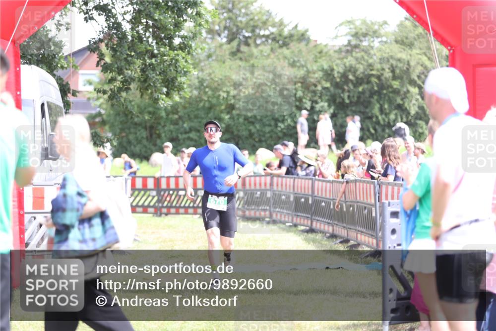 21.06.2026 - 29. Vierlanden-Triathlon Andreas Tolksdorf http://msf.ph/oto/9892660 21.06.2026 13:47:59 Ziel 87, 670, 87, 670 meine-sportfotos.de