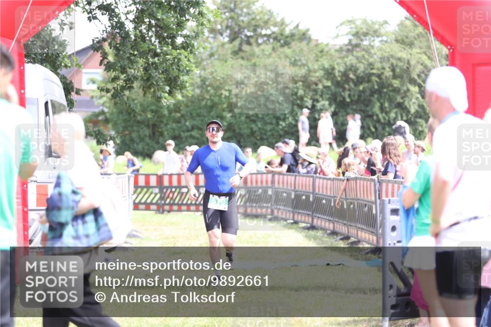 21.06.2026 - 29. Vierlanden-Triathlon Andreas Tolksdorf http://msf.ph/oto/9892661 21.06.2026 13:47:59 Ziel 87, 670, 87, 670 meine-sportfotos.de