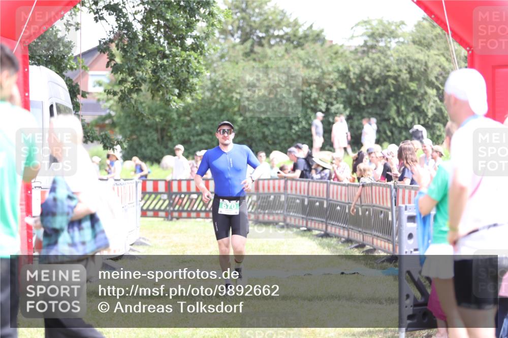 21.06.2026 - 29. Vierlanden-Triathlon Andreas Tolksdorf http://msf.ph/oto/9892662 21.06.2026 13:47:59 Ziel 87, 670, 87, 670 meine-sportfotos.de