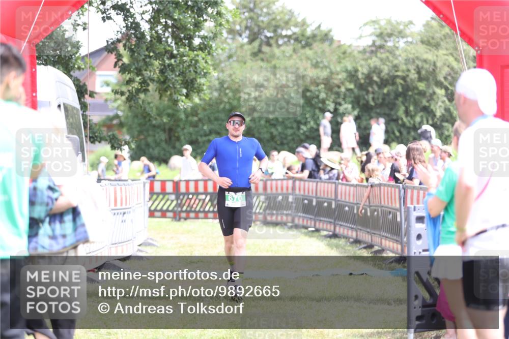 21.06.2026 - 29. Vierlanden-Triathlon Andreas Tolksdorf http://msf.ph/oto/9892665 21.06.2026 13:47:59 Ziel 87, 670, 87, 670 meine-sportfotos.de