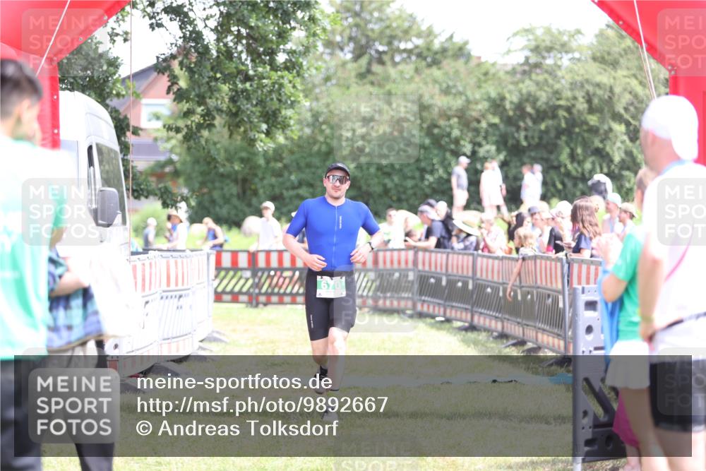 21.06.2026 - 29. Vierlanden-Triathlon Andreas Tolksdorf http://msf.ph/oto/9892667 21.06.2026 13:47:59 Ziel 87, 670, 87, 670 meine-sportfotos.de