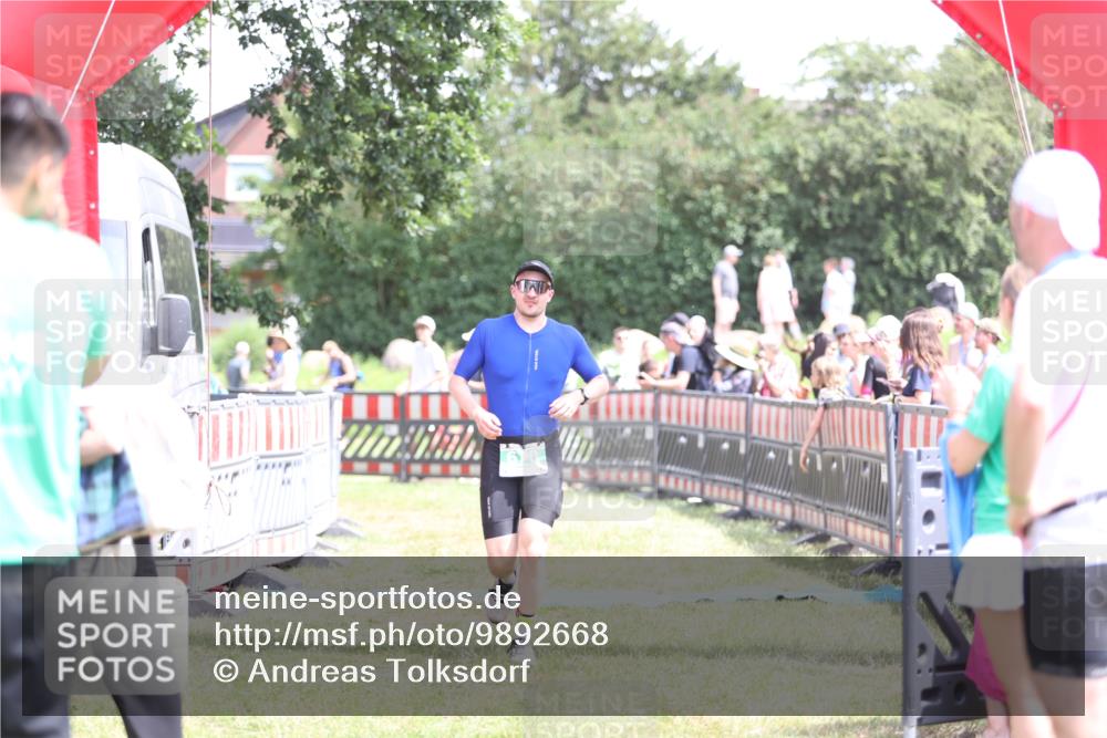 21.06.2026 - 29. Vierlanden-Triathlon Andreas Tolksdorf http://msf.ph/oto/9892668 21.06.2026 13:47:59 Ziel 87, 670, 87, 670 meine-sportfotos.de
