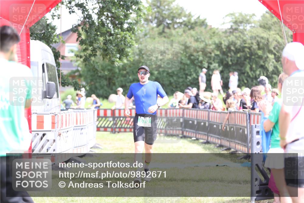 21.06.2026 - 29. Vierlanden-Triathlon Andreas Tolksdorf http://msf.ph/oto/9892671 21.06.2026 13:47:59 Ziel 87, 670, 87, 670 meine-sportfotos.de