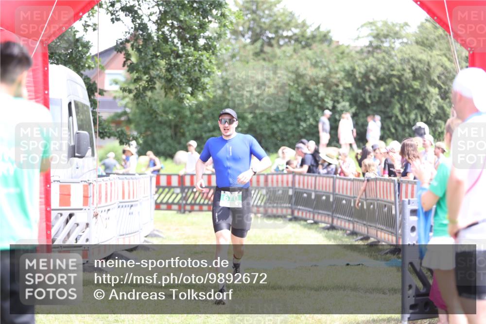 21.06.2026 - 29. Vierlanden-Triathlon Andreas Tolksdorf http://msf.ph/oto/9892672 21.06.2026 13:47:59 Ziel 87, 670, 87, 670 meine-sportfotos.de