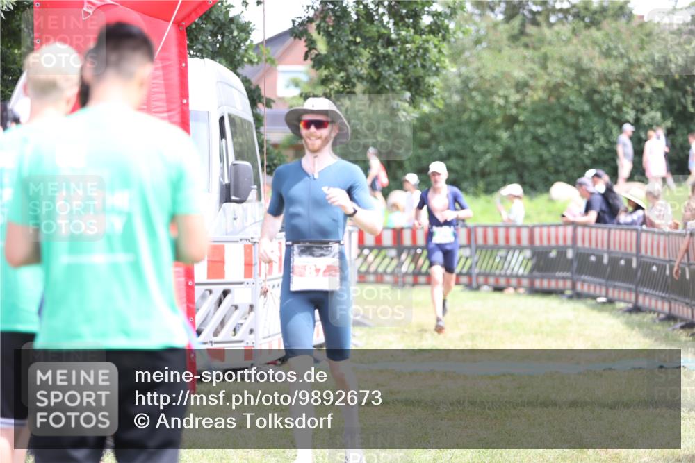 21.06.2026 - 29. Vierlanden-Triathlon Andreas Tolksdorf http://msf.ph/oto/9892673 21.06.2026 13:48:10 Ziel 64, 87, 806, 64, 87, 806 meine-sportfotos.de