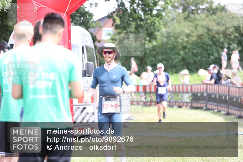 21.06.2026 - 29. Vierlanden-Triathlon Andreas Tolksdorf http://msf.ph/oto/9892676 21.06.2026 13:48:10 Ziel 64, 87, 806, 64, 87, 806 meine-sportfotos.de