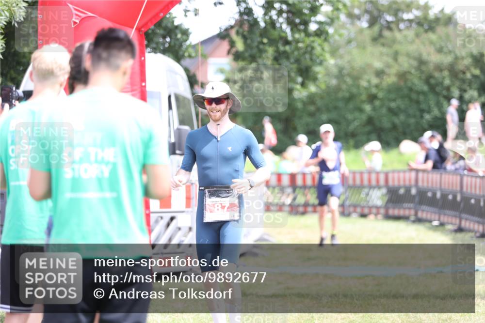 21.06.2026 - 29. Vierlanden-Triathlon Andreas Tolksdorf http://msf.ph/oto/9892677 21.06.2026 13:48:10 Ziel 64, 87, 806, 64, 87, 806 meine-sportfotos.de