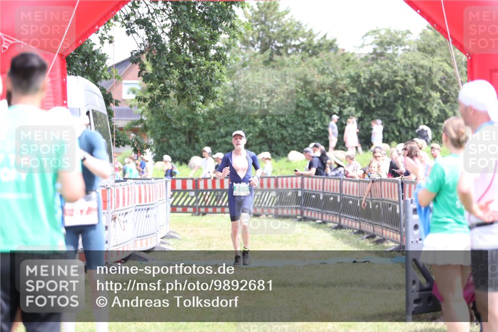21.06.2026 - 29. Vierlanden-Triathlon Andreas Tolksdorf http://msf.ph/oto/9892681 21.06.2026 13:48:11 Ziel 64, 87, 806, 64, 87, 806 meine-sportfotos.de