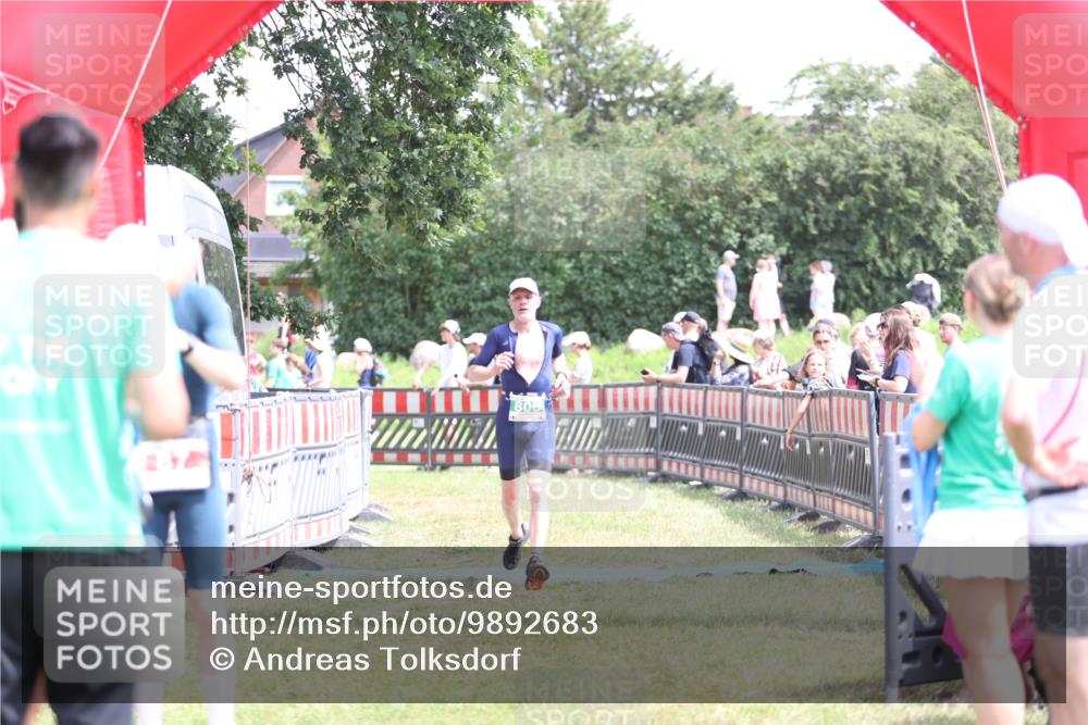 21.06.2026 - 29. Vierlanden-Triathlon Andreas Tolksdorf http://msf.ph/oto/9892683 21.06.2026 13:48:11 Ziel 64, 87, 806, 64, 87, 806 meine-sportfotos.de