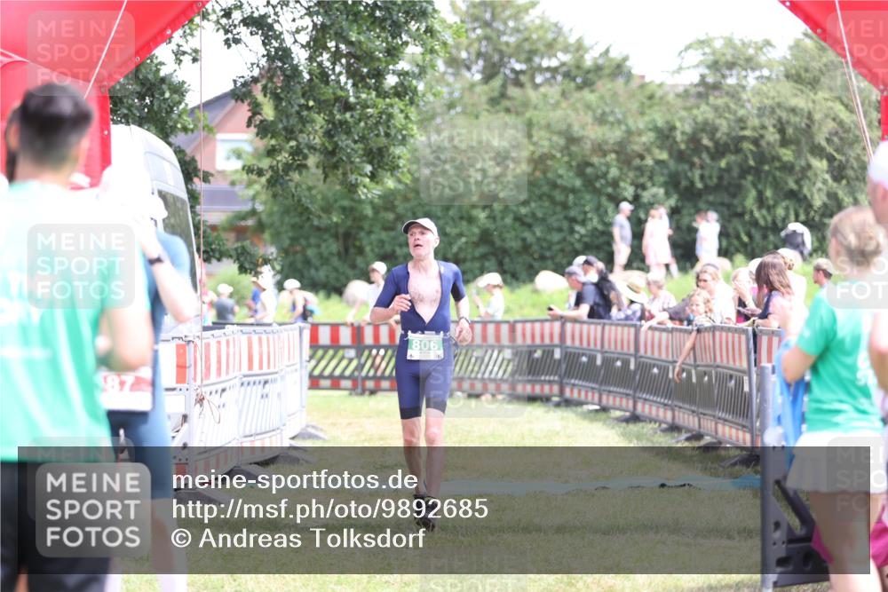 21.06.2026 - 29. Vierlanden-Triathlon Andreas Tolksdorf http://msf.ph/oto/9892685 21.06.2026 13:48:12 Ziel 64, 87, 806, 64, 87, 806 meine-sportfotos.de