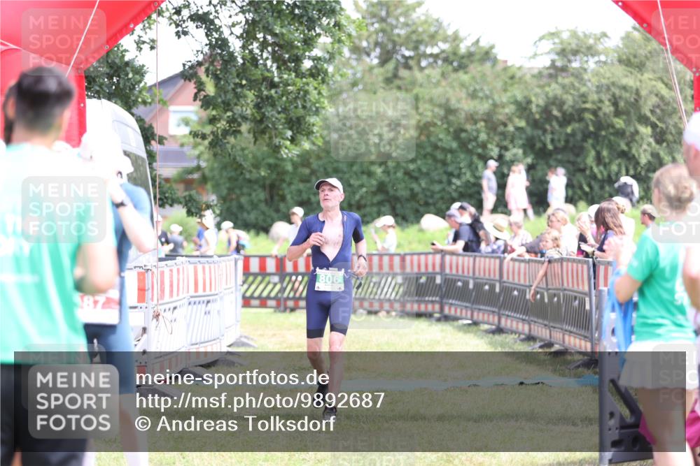 21.06.2026 - 29. Vierlanden-Triathlon Andreas Tolksdorf http://msf.ph/oto/9892687 21.06.2026 13:48:12 Ziel 64, 87, 806, 64, 87, 806 meine-sportfotos.de