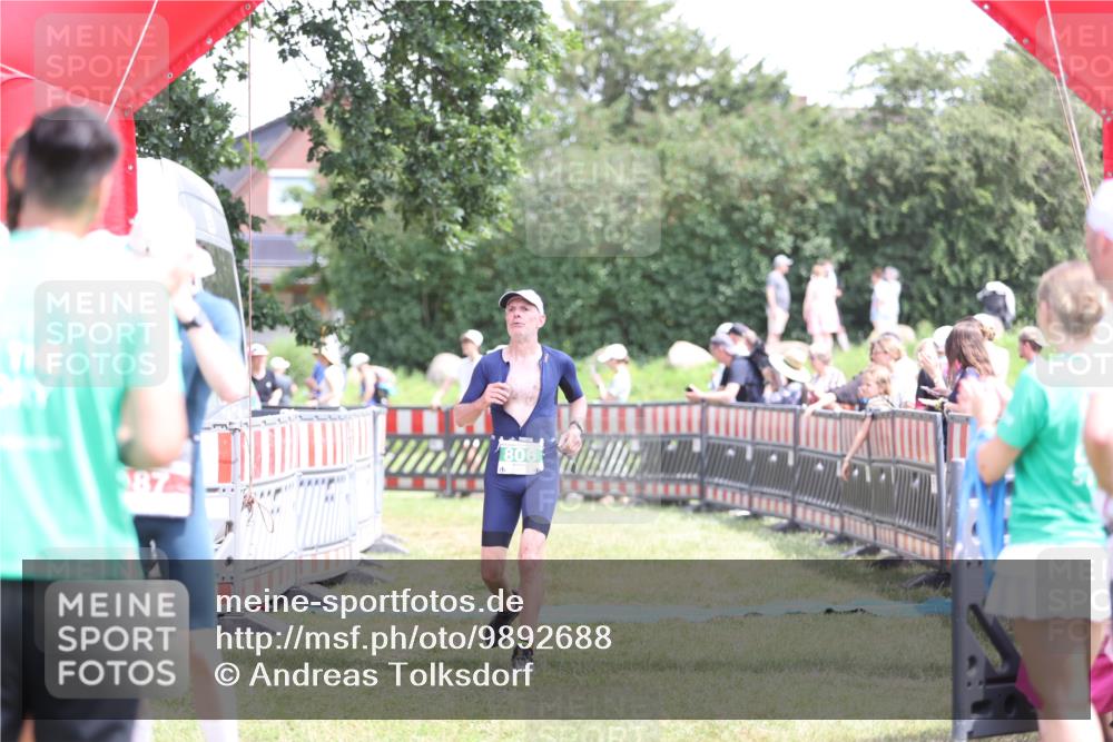 21.06.2026 - 29. Vierlanden-Triathlon Andreas Tolksdorf http://msf.ph/oto/9892688 21.06.2026 13:48:12 Ziel 64, 87, 806, 64, 87, 806 meine-sportfotos.de