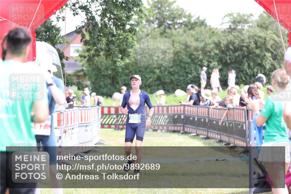 21.06.2026 - 29. Vierlanden-Triathlon Andreas Tolksdorf http://msf.ph/oto/9892689 21.06.2026 13:48:12 Ziel 64, 87, 806, 64, 87, 806 meine-sportfotos.de