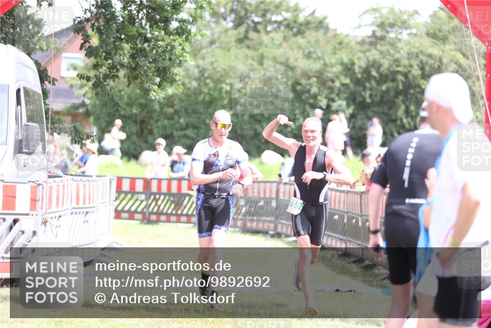 21.06.2026 - 29. Vierlanden-Triathlon Andreas Tolksdorf http://msf.ph/oto/9892692 21.06.2026 13:48:36 Ziel 768, 781, 889, 768, 781, 889 meine-sportfotos.de