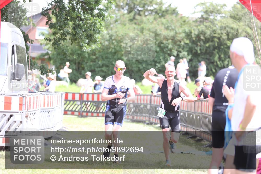 21.06.2026 - 29. Vierlanden-Triathlon Andreas Tolksdorf http://msf.ph/oto/9892694 21.06.2026 13:48:36 Ziel 768, 781, 889, 768, 781, 889 meine-sportfotos.de