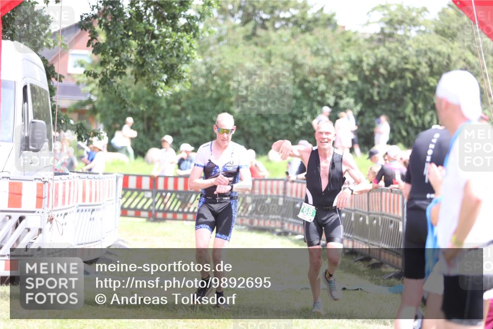 21.06.2026 - 29. Vierlanden-Triathlon Andreas Tolksdorf http://msf.ph/oto/9892695 21.06.2026 13:48:36 Ziel 768, 781, 889, 768, 781, 889 meine-sportfotos.de
