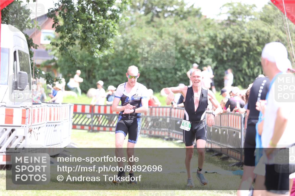21.06.2026 - 29. Vierlanden-Triathlon Andreas Tolksdorf http://msf.ph/oto/9892696 21.06.2026 13:48:36 Ziel 768, 781, 889, 768, 781, 889 meine-sportfotos.de