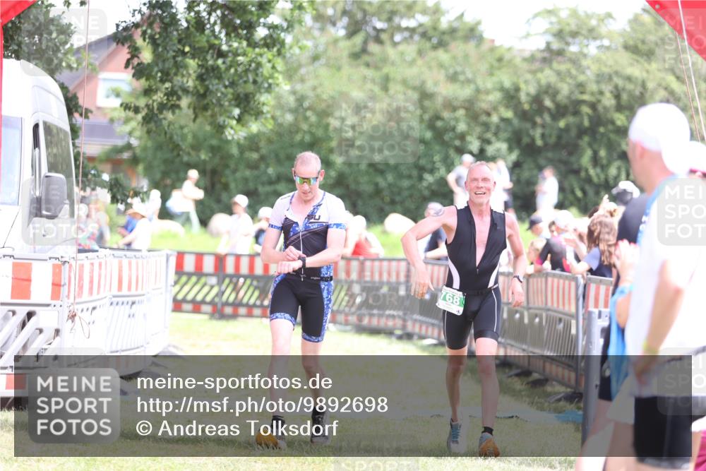 21.06.2026 - 29. Vierlanden-Triathlon Andreas Tolksdorf http://msf.ph/oto/9892698 21.06.2026 13:48:36 Ziel 768, 781, 889, 768, 781, 889 meine-sportfotos.de