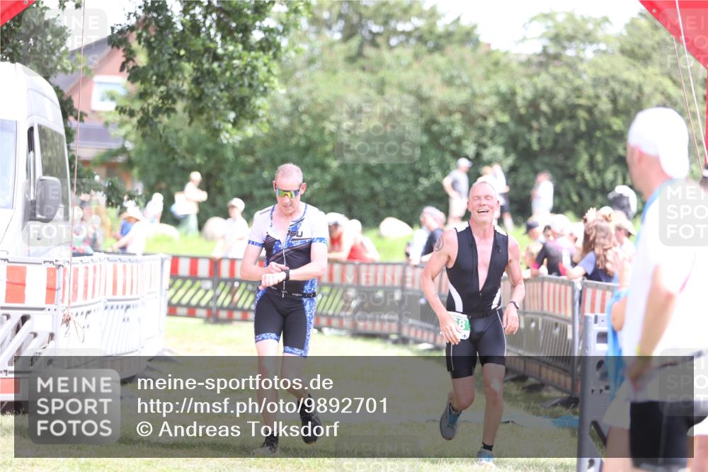 21.06.2026 - 29. Vierlanden-Triathlon Andreas Tolksdorf http://msf.ph/oto/9892701 21.06.2026 13:48:36 Ziel 768, 781, 889, 768, 781, 889 meine-sportfotos.de
