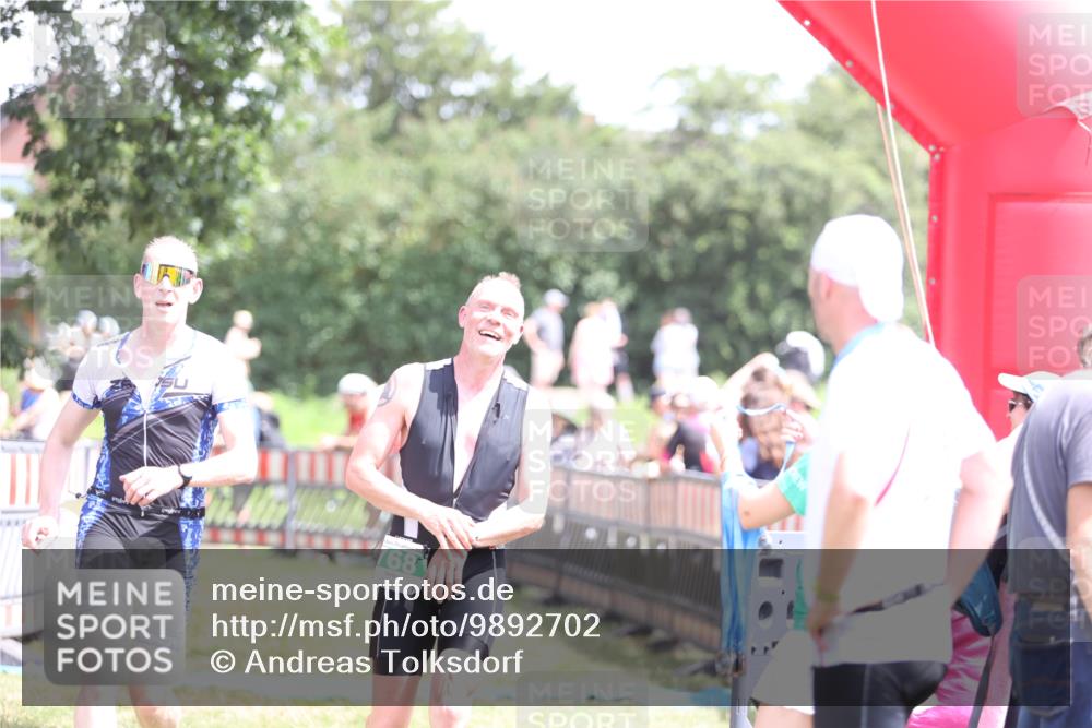 21.06.2026 - 29. Vierlanden-Triathlon Andreas Tolksdorf http://msf.ph/oto/9892702 21.06.2026 13:48:38 Ziel 768, 781, 889, 768, 781, 889 meine-sportfotos.de