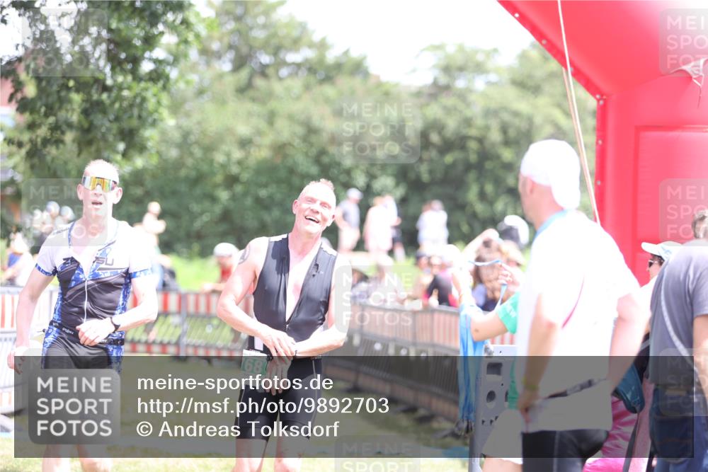 21.06.2026 - 29. Vierlanden-Triathlon Andreas Tolksdorf http://msf.ph/oto/9892703 21.06.2026 13:48:38 Ziel 768, 781, 889, 768, 781, 889 meine-sportfotos.de