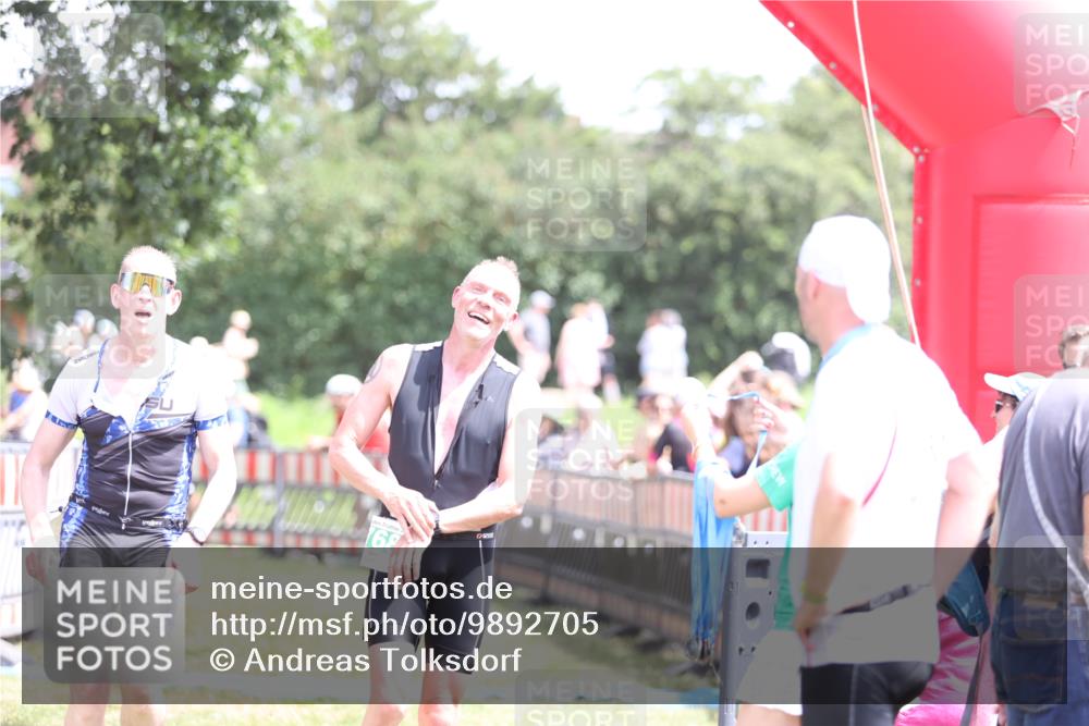 21.06.2026 - 29. Vierlanden-Triathlon Andreas Tolksdorf http://msf.ph/oto/9892705 21.06.2026 13:48:38 Ziel 768, 781, 889, 768, 781, 889 meine-sportfotos.de