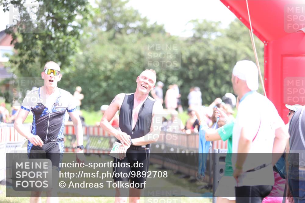 21.06.2026 - 29. Vierlanden-Triathlon Andreas Tolksdorf http://msf.ph/oto/9892708 21.06.2026 13:48:38 Ziel 768, 781, 889, 768, 781, 889 meine-sportfotos.de