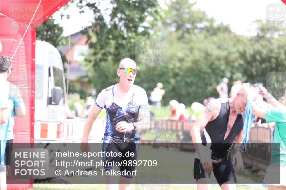 21.06.2026 - 29. Vierlanden-Triathlon Andreas Tolksdorf http://msf.ph/oto/9892709 21.06.2026 13:48:39 Ziel 768, 781, 889, 768, 781, 889 meine-sportfotos.de