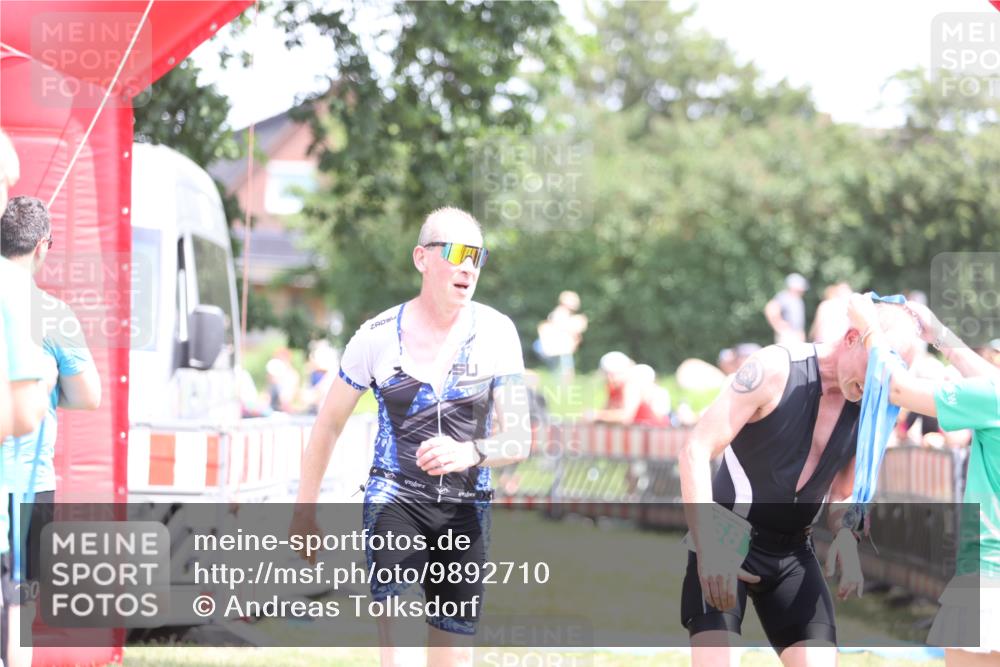 21.06.2026 - 29. Vierlanden-Triathlon Andreas Tolksdorf http://msf.ph/oto/9892710 21.06.2026 13:48:39 Ziel 768, 781, 889, 768, 781, 889 meine-sportfotos.de