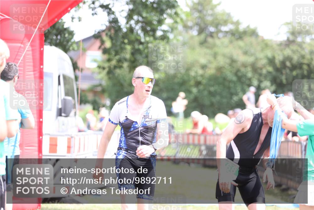 21.06.2026 - 29. Vierlanden-Triathlon Andreas Tolksdorf http://msf.ph/oto/9892711 21.06.2026 13:48:39 Ziel 768, 781, 889, 768, 781, 889 meine-sportfotos.de