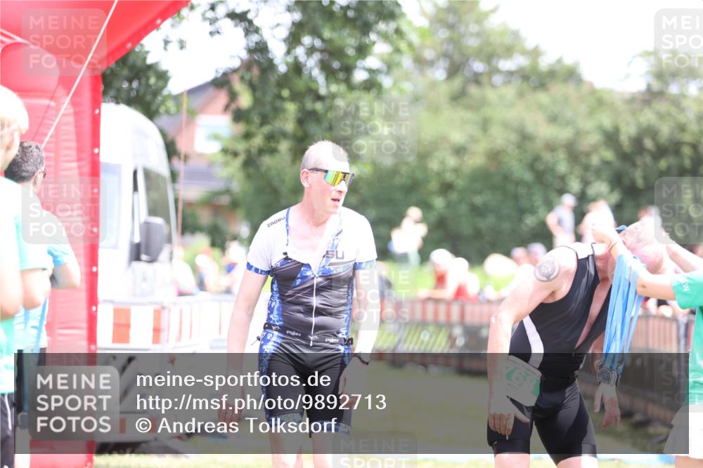 21.06.2026 - 29. Vierlanden-Triathlon Andreas Tolksdorf http://msf.ph/oto/9892713 21.06.2026 13:48:39 Ziel 768, 781, 889, 768, 781, 889 meine-sportfotos.de
