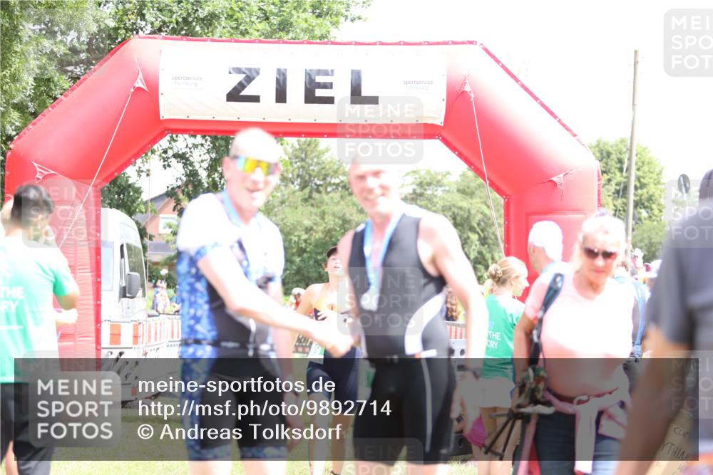 21.06.2026 - 29. Vierlanden-Triathlon Andreas Tolksdorf http://msf.ph/oto/9892714 21.06.2026 13:48:49 Ziel 889, 1040, 889, 1040 meine-sportfotos.de