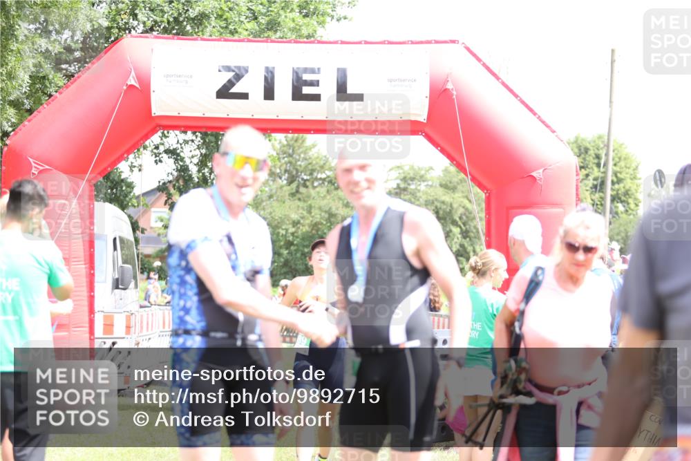 21.06.2026 - 29. Vierlanden-Triathlon Andreas Tolksdorf http://msf.ph/oto/9892715 21.06.2026 13:48:49 Ziel 889, 1040, 889, 1040 meine-sportfotos.de