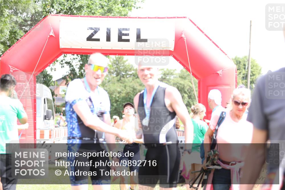 21.06.2026 - 29. Vierlanden-Triathlon Andreas Tolksdorf http://msf.ph/oto/9892716 21.06.2026 13:48:49 Ziel 889, 1040, 889, 1040 meine-sportfotos.de