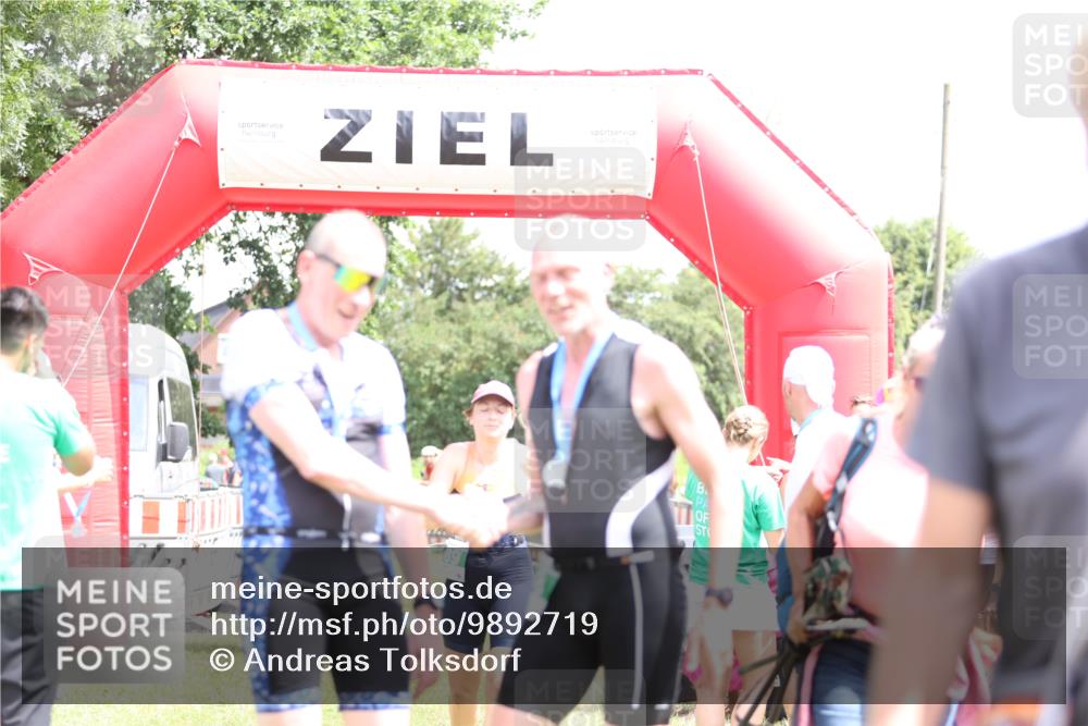 21.06.2026 - 29. Vierlanden-Triathlon Andreas Tolksdorf http://msf.ph/oto/9892719 21.06.2026 13:48:49 Ziel 889, 1040, 889, 1040 meine-sportfotos.de