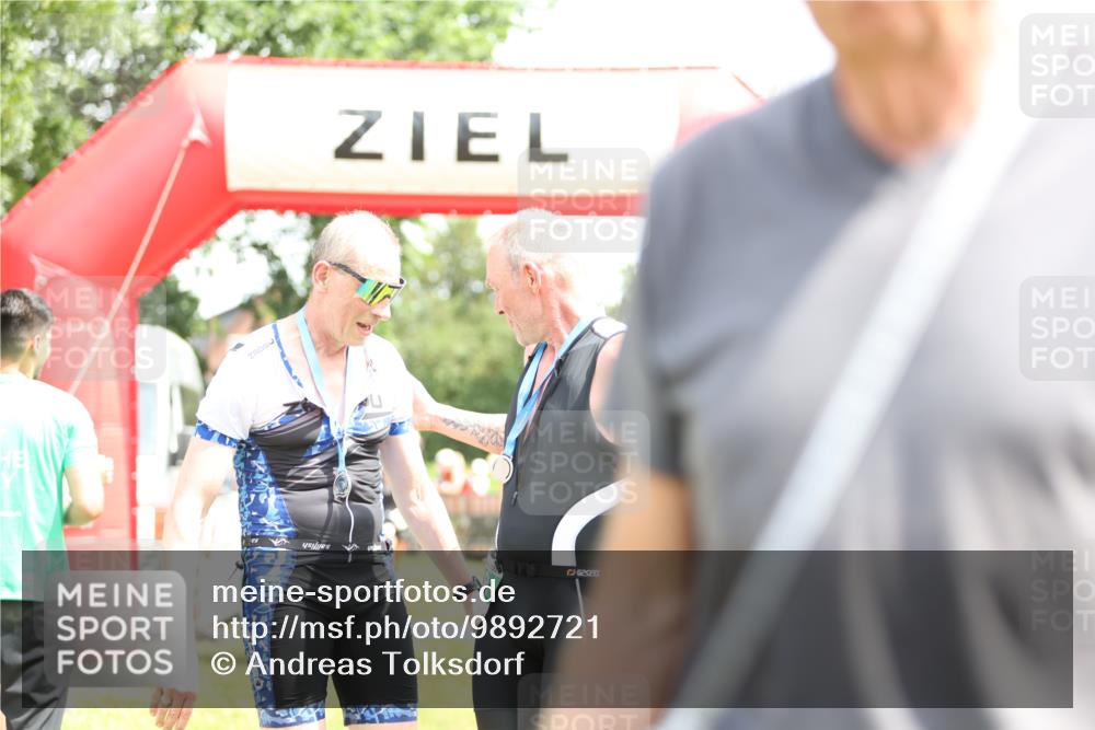 21.06.2026 - 29. Vierlanden-Triathlon Andreas Tolksdorf http://msf.ph/oto/9892721 21.06.2026 13:48:51 Ziel 889, 1040, 889, 1040 meine-sportfotos.de