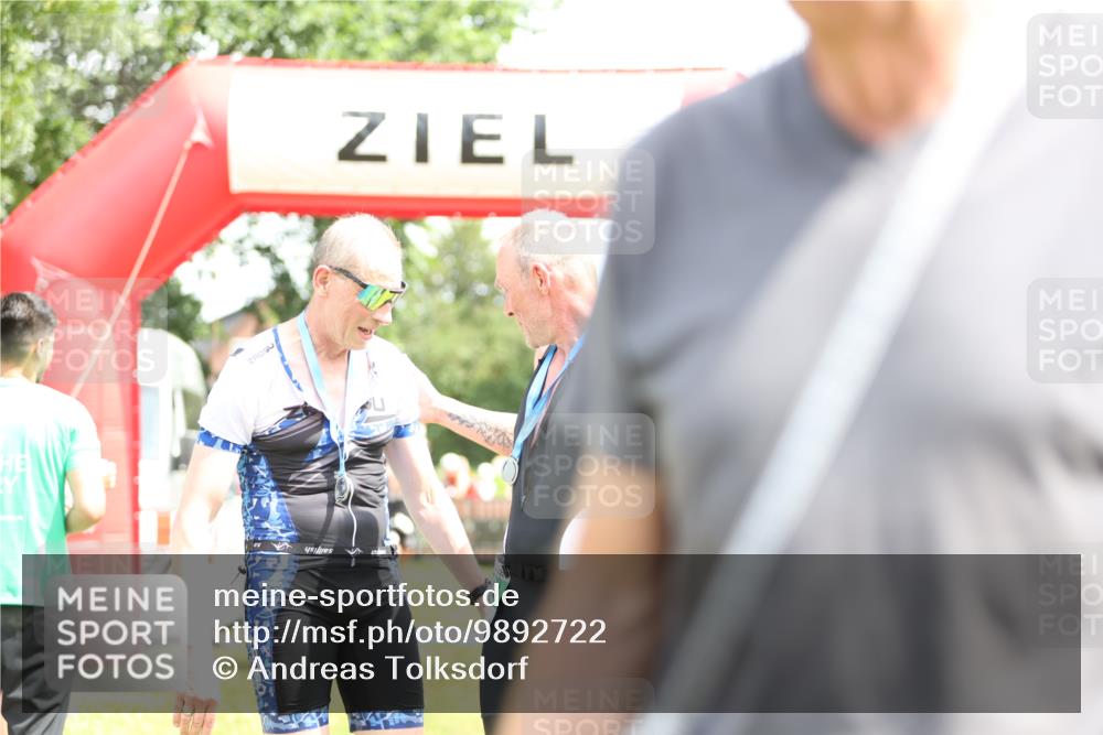 21.06.2026 - 29. Vierlanden-Triathlon Andreas Tolksdorf http://msf.ph/oto/9892722 21.06.2026 13:48:51 Ziel 889, 1040, 889, 1040 meine-sportfotos.de