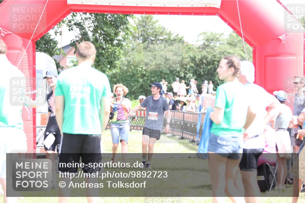 21.06.2026 - 29. Vierlanden-Triathlon Andreas Tolksdorf http://msf.ph/oto/9892723 21.06.2026 13:49:04 Ziel 292, 1045, 292, 1045 meine-sportfotos.de