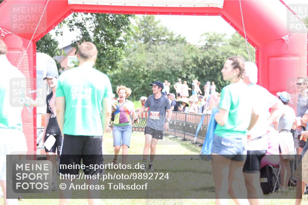 21.06.2026 - 29. Vierlanden-Triathlon Andreas Tolksdorf http://msf.ph/oto/9892724 21.06.2026 13:49:04 Ziel 292, 1045, 292, 1045 meine-sportfotos.de