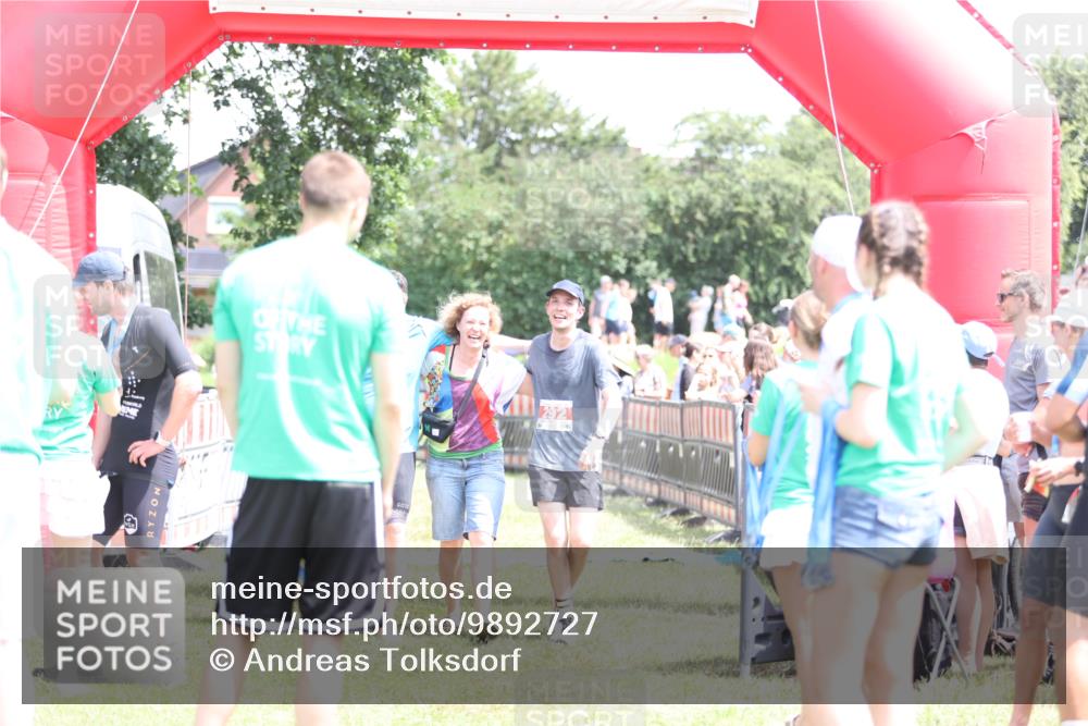 21.06.2026 - 29. Vierlanden-Triathlon Andreas Tolksdorf http://msf.ph/oto/9892727 21.06.2026 13:49:06 Ziel 292, 1045, 292, 1045 meine-sportfotos.de