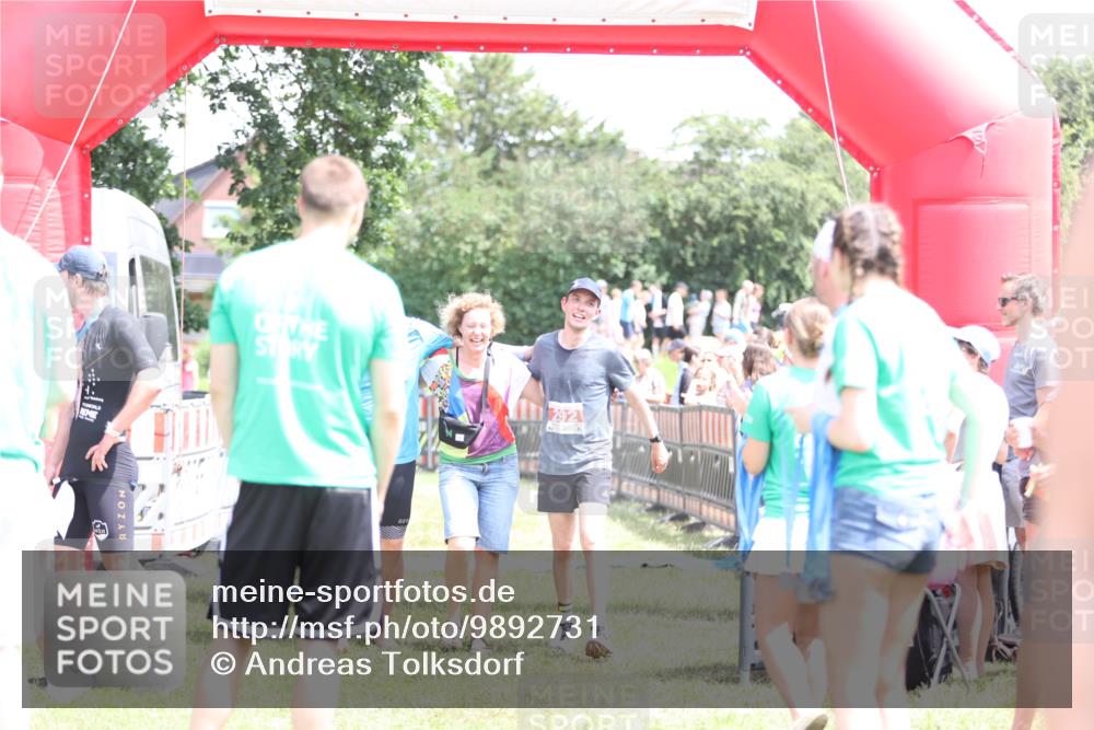 21.06.2026 - 29. Vierlanden-Triathlon Andreas Tolksdorf http://msf.ph/oto/9892731 21.06.2026 13:49:06 Ziel 292, 1045, 292, 1045 meine-sportfotos.de
