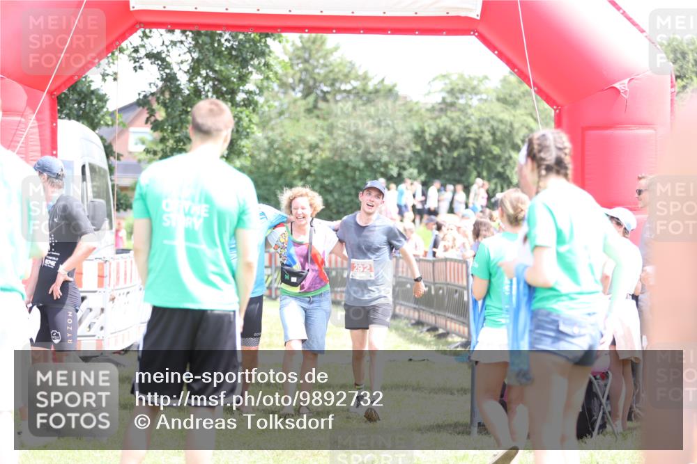 21.06.2026 - 29. Vierlanden-Triathlon Andreas Tolksdorf http://msf.ph/oto/9892732 21.06.2026 13:49:06 Ziel 292, 1045, 292, 1045 meine-sportfotos.de